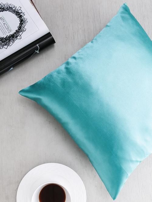 first row glossy green satin cushion cover - 10068341 - Very Small Image - 1