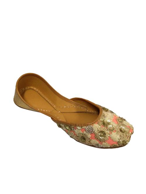 peach and off-white floral embroidered juttis - 10526253 - Very Small Image - 1