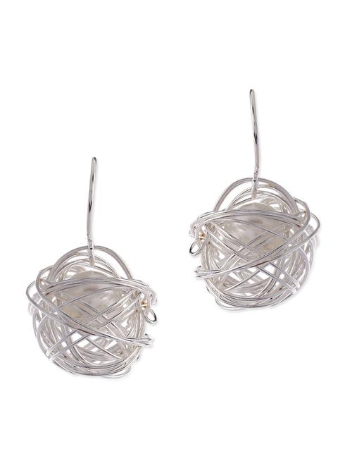 webbed wire mesh pearl silver earrings - 10543369 - Very Small Image - 1