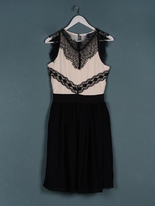 monochrome lacy knee-length dress - 1055183 - Very Small Image - 1