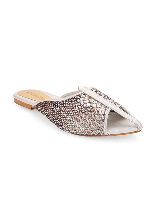 silver, white faux leather jutis & mojaris - 10678396 - Very Small Image - 1