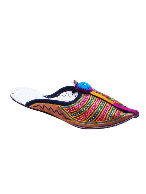 red leather jutis & mojaris - 10740894 - Very Small Image - 1