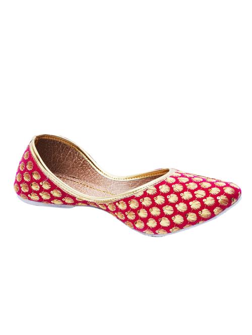 red cotton jutis & mojaris - 10740902 - Very Small Image - 1