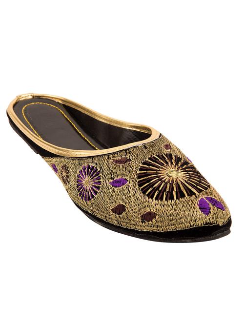 black embroidered velvet handicraft slip on jutis - 10761313 - Very Small Image - 1