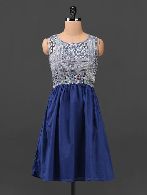 printed round neck sleeveless dress - 1086873 - Very Small Image - 1