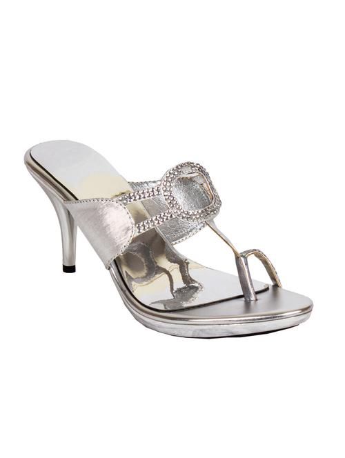 silver leatherette toe separator sandals - 10925733 - Very Small Image - 1