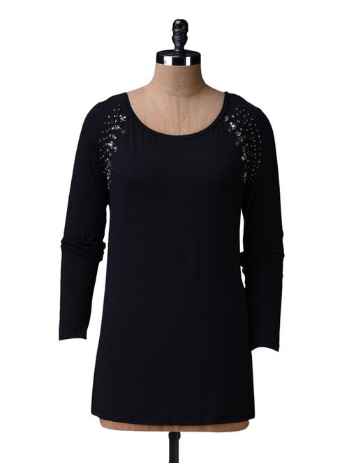 round neck embellished top - 1111903 - Very Small Image - 1