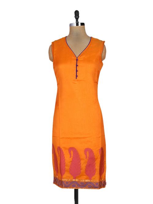 sleeveless paisley border orange kurta - 1131770 - Very Small Image - 1
