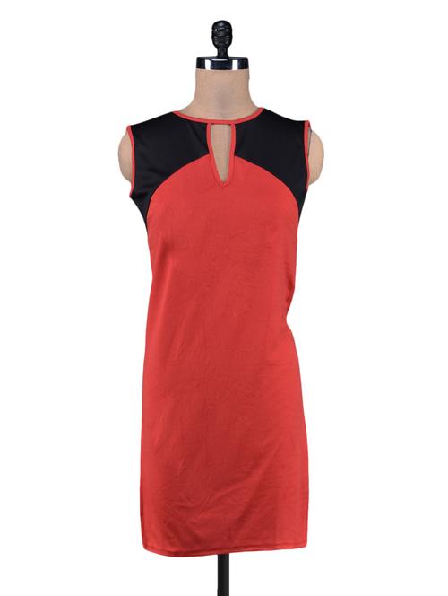 red sleeveless dress with keyhole - 1168877 - Very Small Image - 1