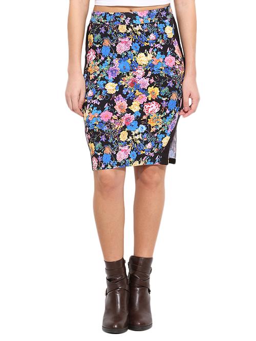 multicolored floral printed polyester pencil skirt - 11933186 - Very Small Image - 1