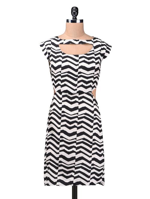 Monochrome Polycrepe Printed Dress - 1212082 - Very Small Image - 1