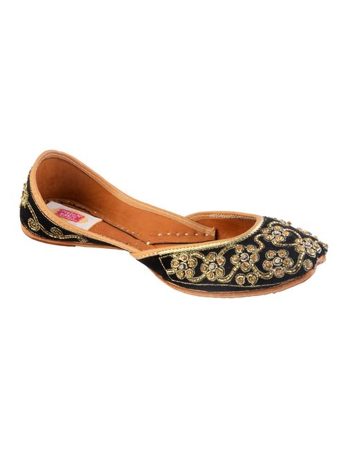 black silk hand embroidered mojaris - 12221677 - Very Small Image - 1