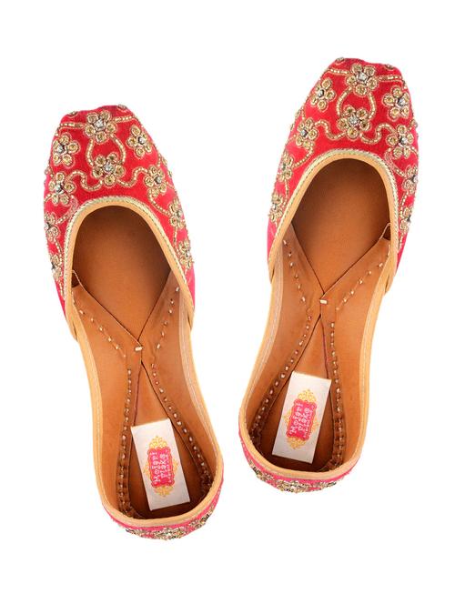 red silk hand embroidered mojaris - 12221678 - Very Small Image - 1
