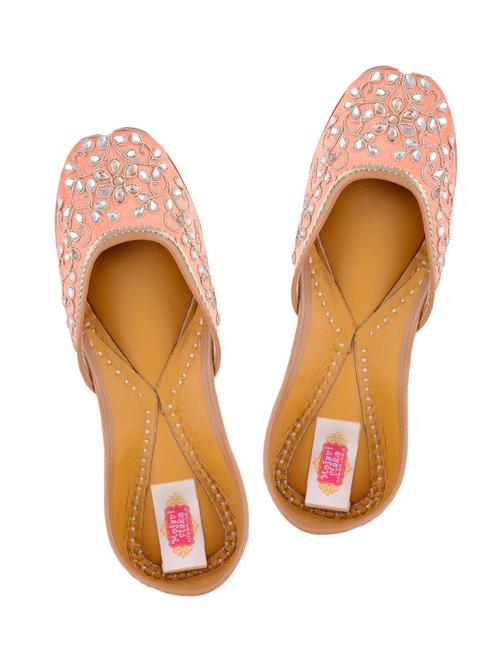 peach silk hand embroidered mojaris - 12221681 - Very Small Image - 1