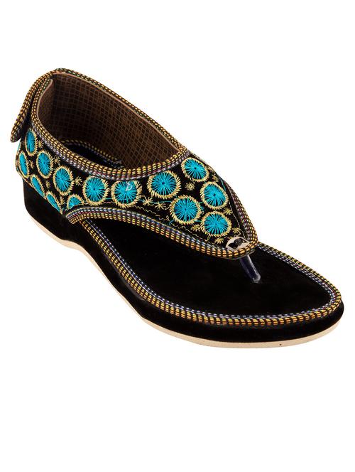 multi colored ethnic sandals - 12347394 - Very Small Image - 1