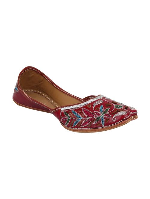 maroon slip on mojari - 12442651 - Very Small Image - 1