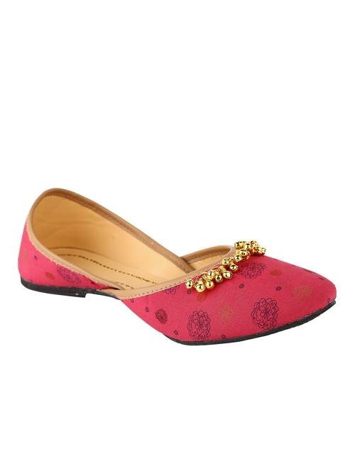 pink slip on mojari - 12455983 - Very Small Image - 1