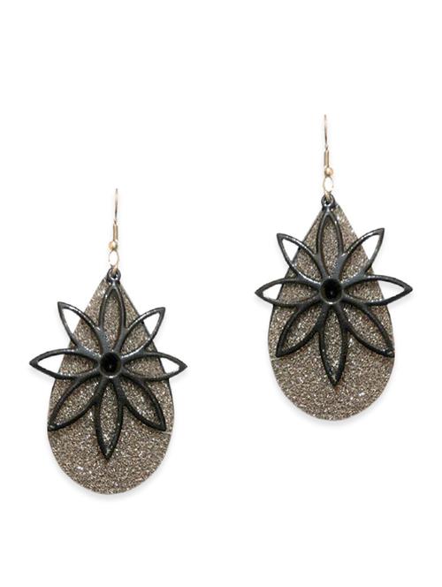 silver metal earring - 12552870 - Very Small Image - 1