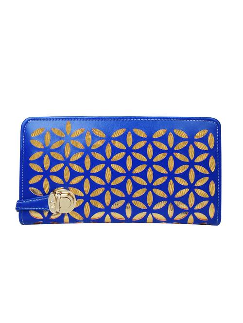 Blue synthetic leather cutwork clutch - 12560054 - Very Small Image - 1