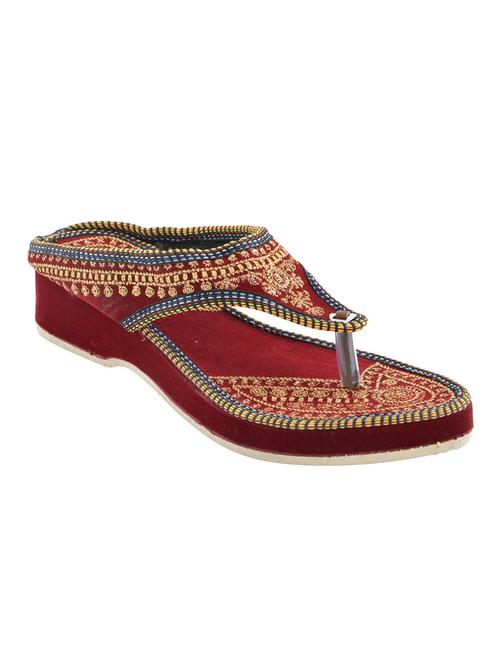 red ethnic sandals - 12798448 - Very Small Image - 1
