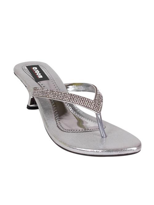 silver fabric toe separator sandals - 12972976 - Very Small Image - 1