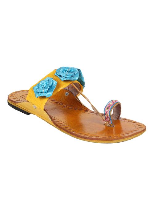 yellow one toe kolhapuri - 13001883 - Very Small Image - 1