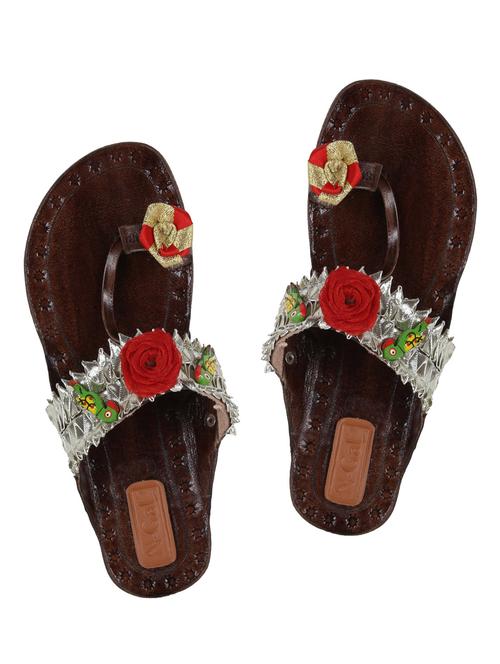 red one toe kolhapuri - 13352244 - Very Small Image - 1