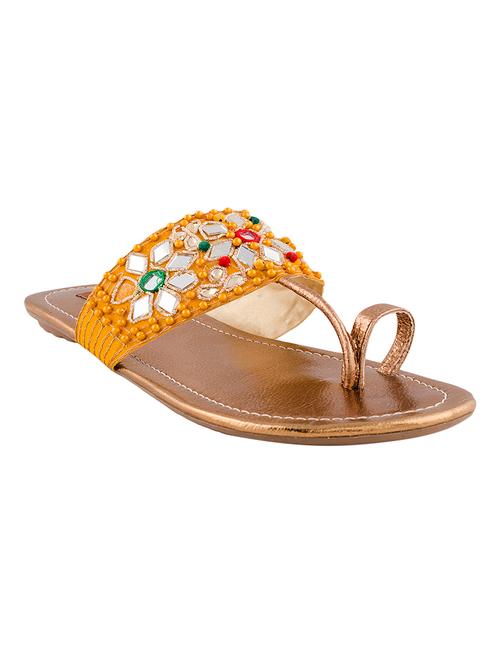 yellow one toe kolhapuri - 13826765 - Very Small Image - 1