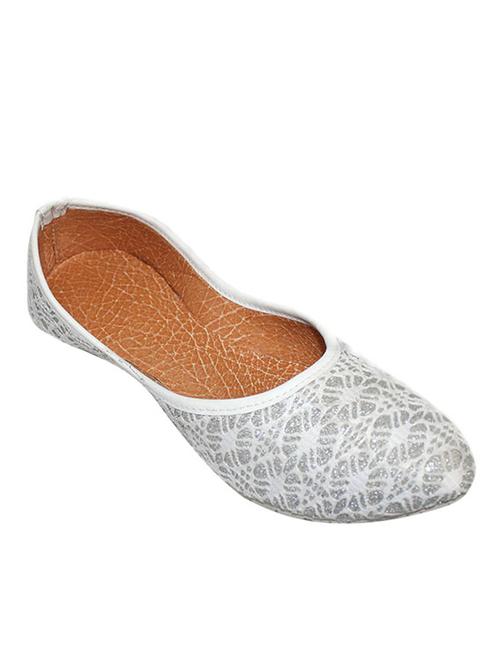 white slip on jutis - 14148988 - Very Small Image - 1