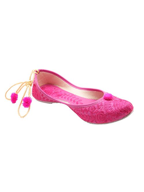 pink slip on jutis - 14784136 - Very Small Image - 1