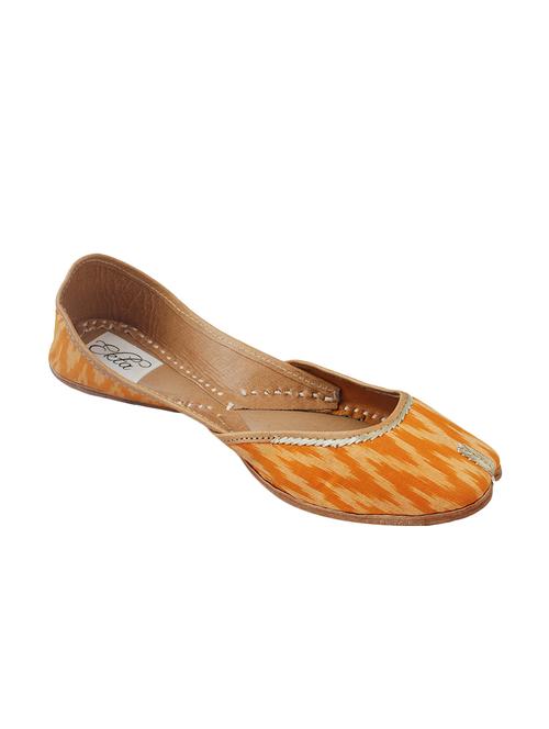 yellow slip on jutis - 14865318 - Very Small Image - 1