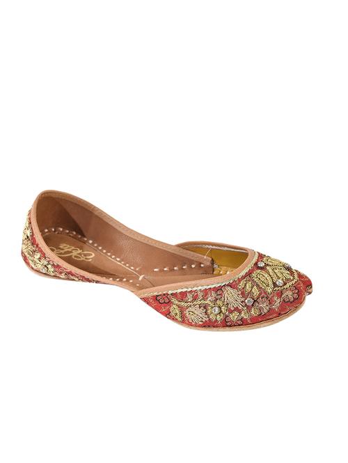 red slip on jutis - 14865347 - Very Small Image - 1