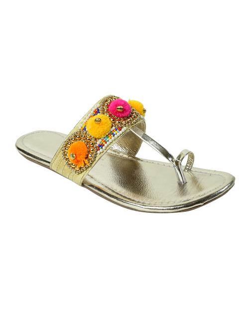 gold one toe kolhapuri - 15072720 - Very Small Image - 1