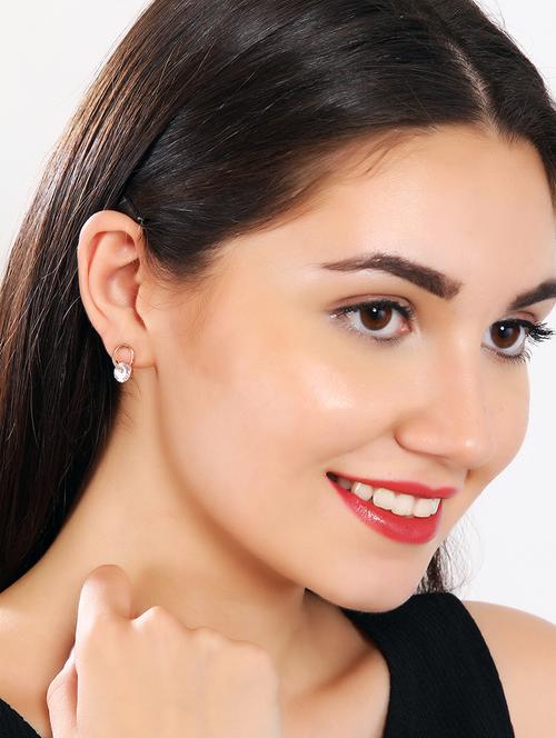 gold metal earring - 15151479 - Very Small Image - 1