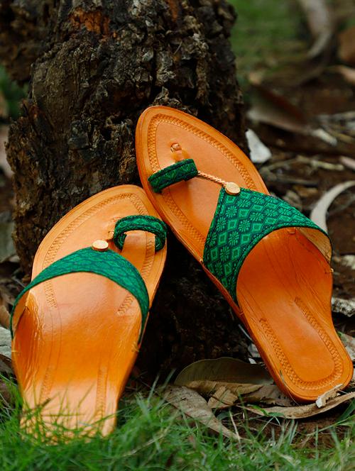 green one toe kolhapuri - 15272208 - Very Small Image - 1