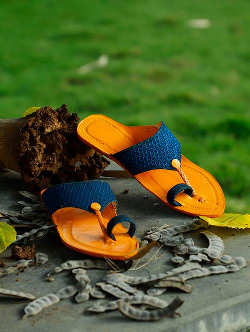 blue one toe kolhapuri - 15272211 - Very Small Image - 1