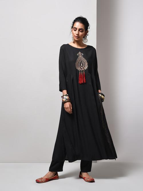 block print a-line kurta with tassels - 15606728 - Very Small Image - 1