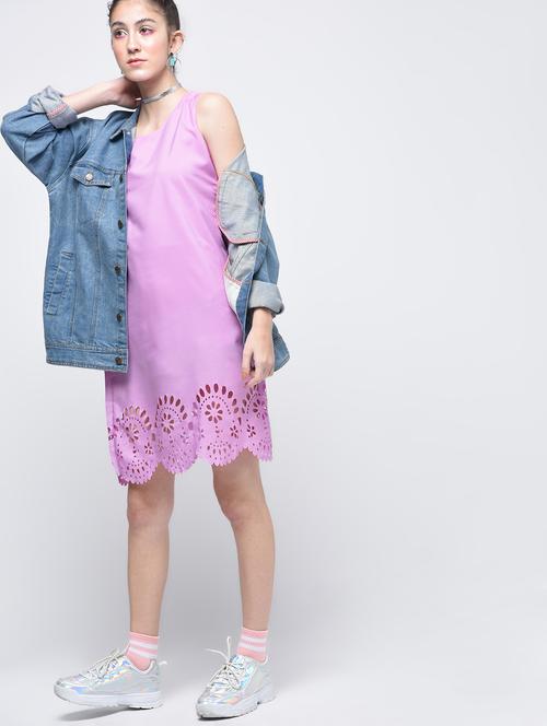 cut work scalloped shift dress - 15905876 - Very Small Image - 1