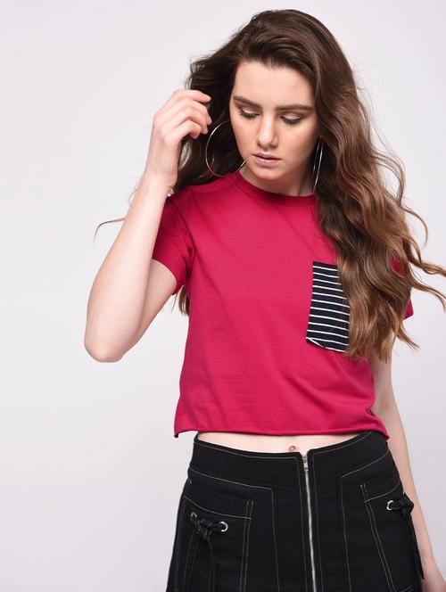 contrast pocket patch crop top - 16009012 - Very Small Image - 1