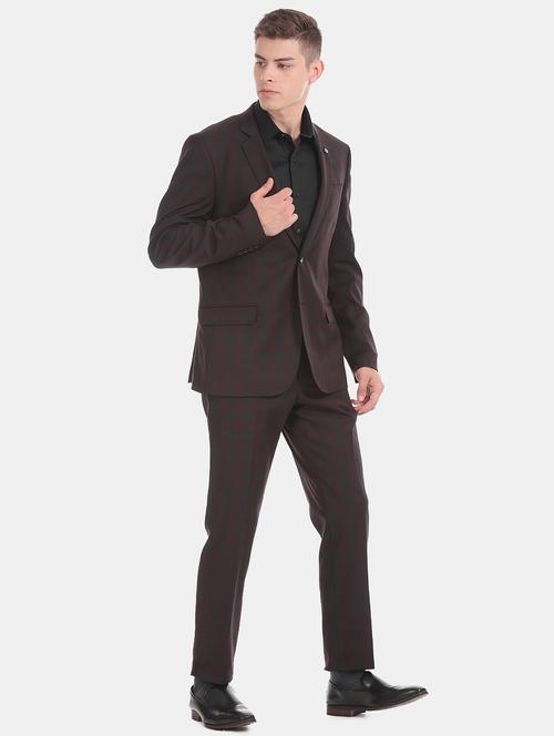 red checkered suit - 17760782 - Very Small Image - 1