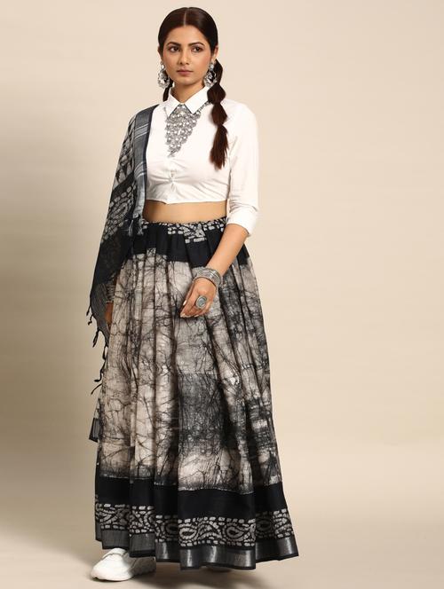 women's tie & dye black colored saree with blouse - 20406216 - Very Small Image - 1