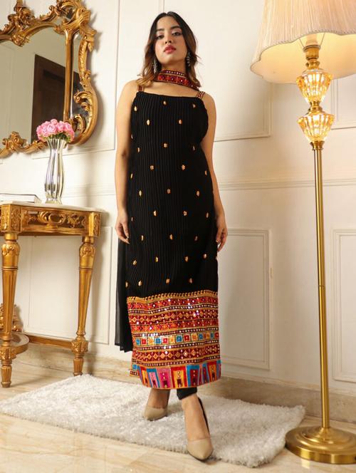women black embroidered straight kurta - 21174815 - Very Small Image - 1