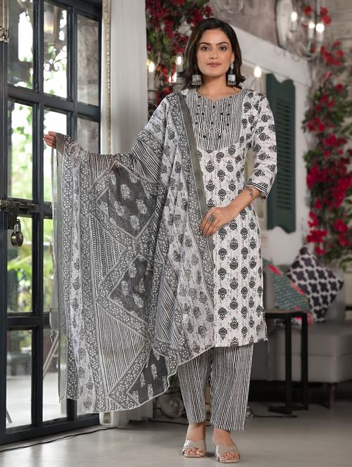 women three quarter sleeve kurta pant with dupatta set - 21391933 - Very Small Image - 1
