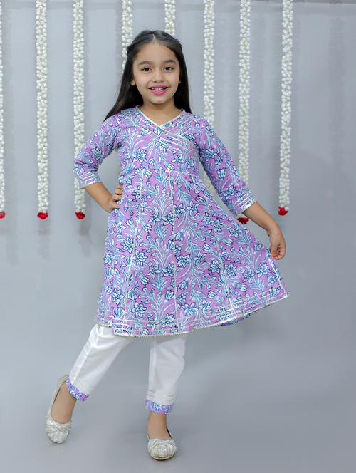girls floral printed v neck kurta pant set - 21565582 - Very Small Image - 1