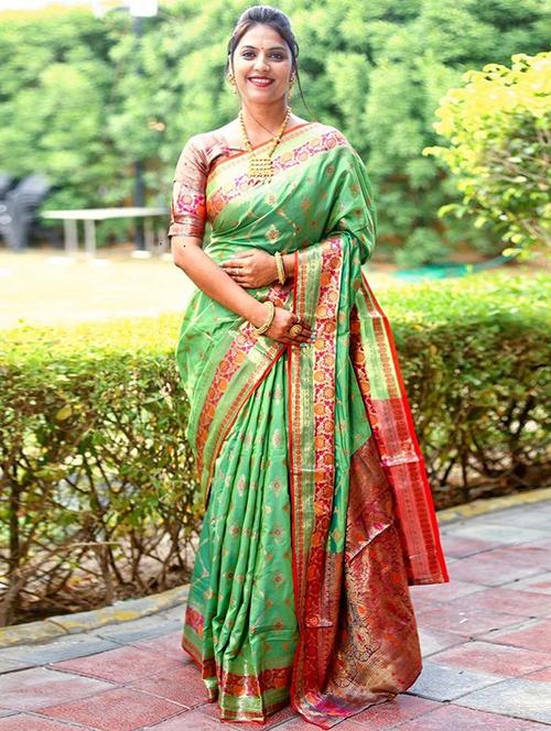 women self design banarasi saree with blouse - 21722803 - Very Small Image - 1