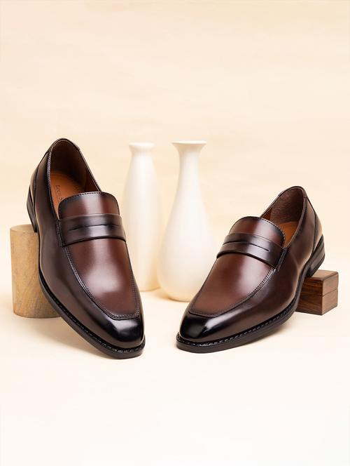 men dual shade slip on moccasin shoes - 21747937 - Very Small Image - 1