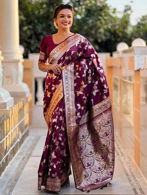 women self design banarasi saree with blouse - 21878986 - Very Small Image - 1