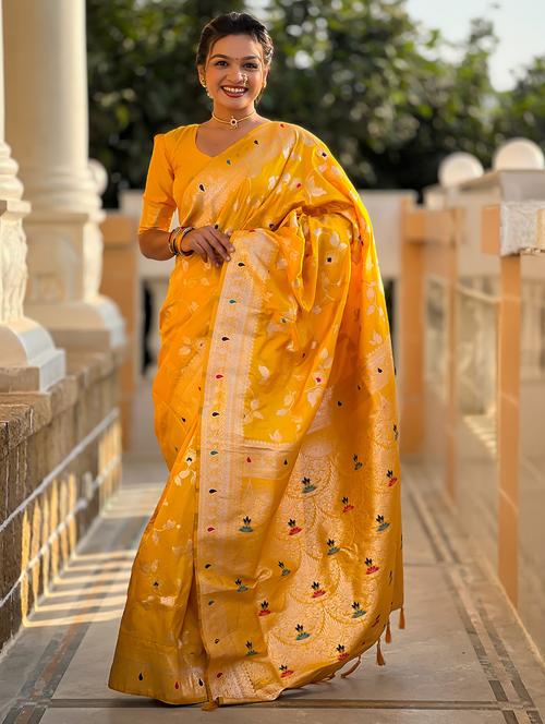 women self design banarasi saree with blouse - 21878987 - Very Small Image - 1