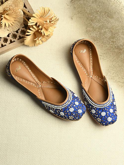 women blue emebllished slip on juti - 21970880 - Very Small Image - 1