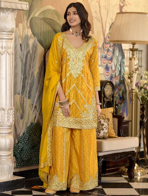 women three quarter sleeve kurta palazzo with dupatta set - 21985531 - Very Small Image - 1